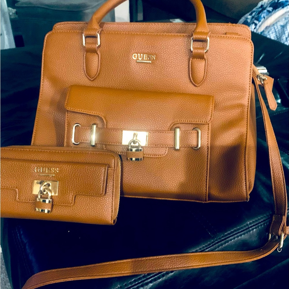 Never used guess purse with wallet included!